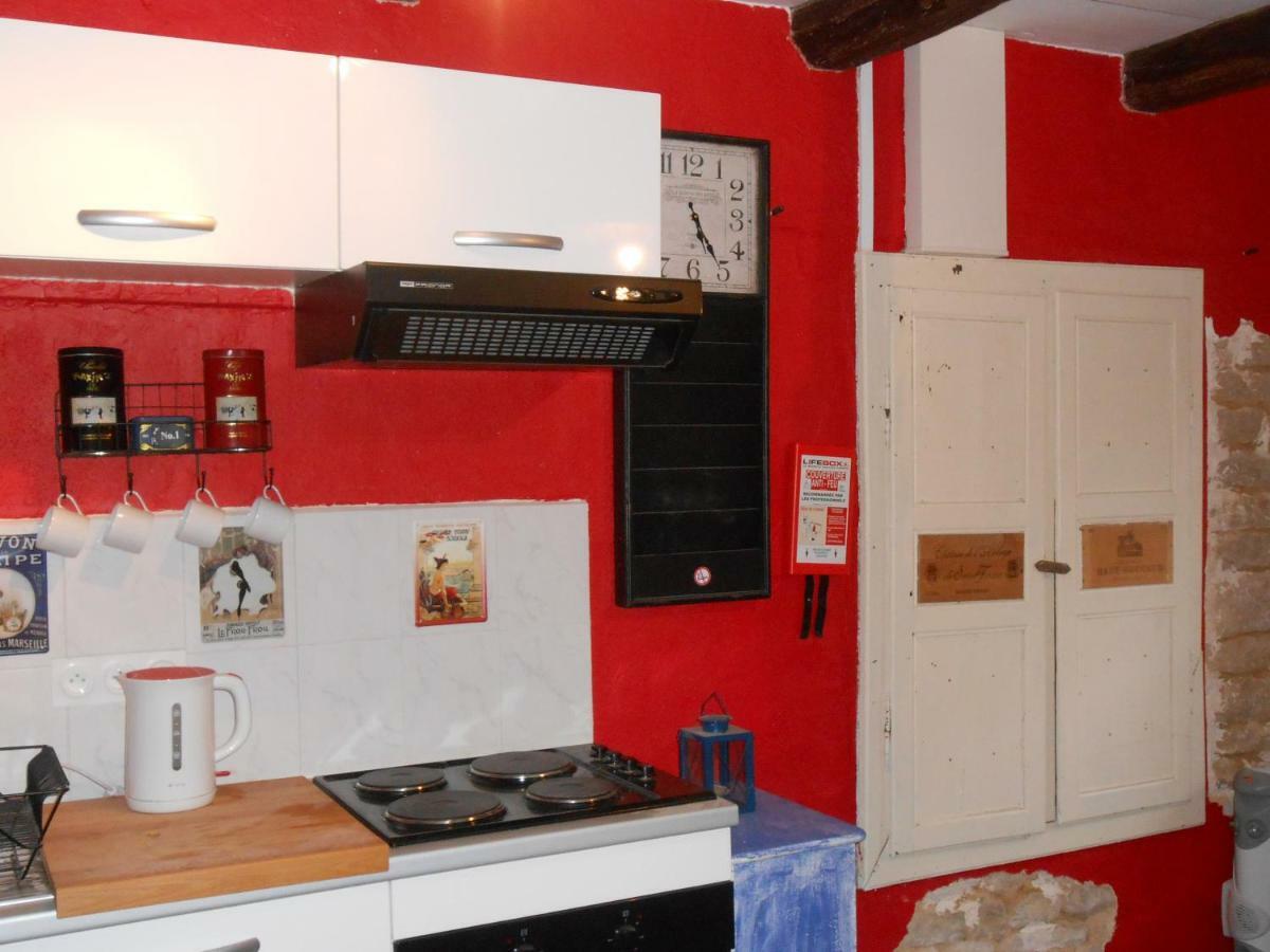 Chat Noir Gite Et Chambre D'Hotes Genouille  Exterior foto