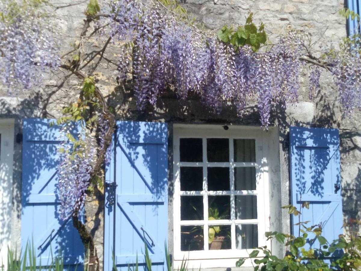 Chat Noir Gite Et Chambre D'Hotes Bed and Breakfast Genouille  Exterior foto