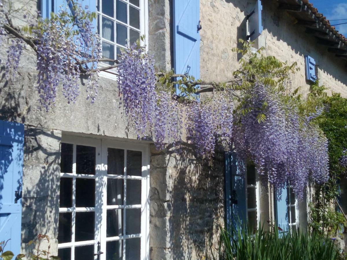 Chat Noir Gite Et Chambre D'Hotes Bed and Breakfast Genouille  Exterior foto