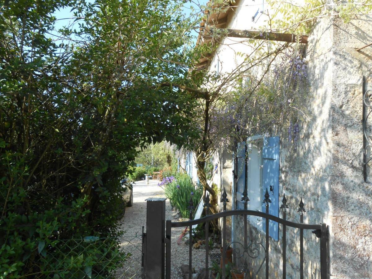 Chat Noir Gite Et Chambre D'Hotes Genouille  Exterior foto